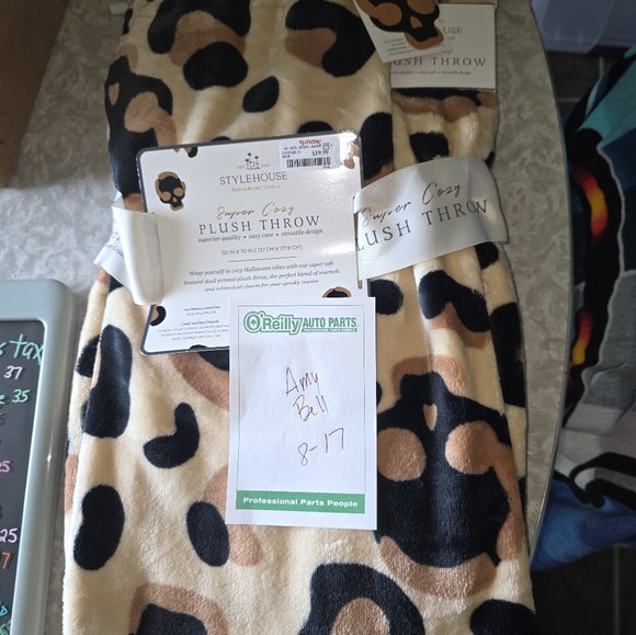 Skull Pattern Plush Throw Blanket - Black and Tan - Picture 2 of 2